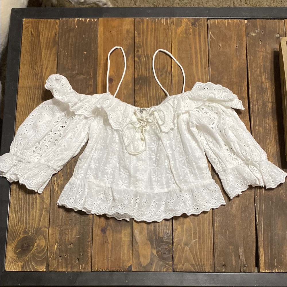Cloud Ten Puff Sleeve Ruffled Blouse with Tie Front and Zip Up Back White Small